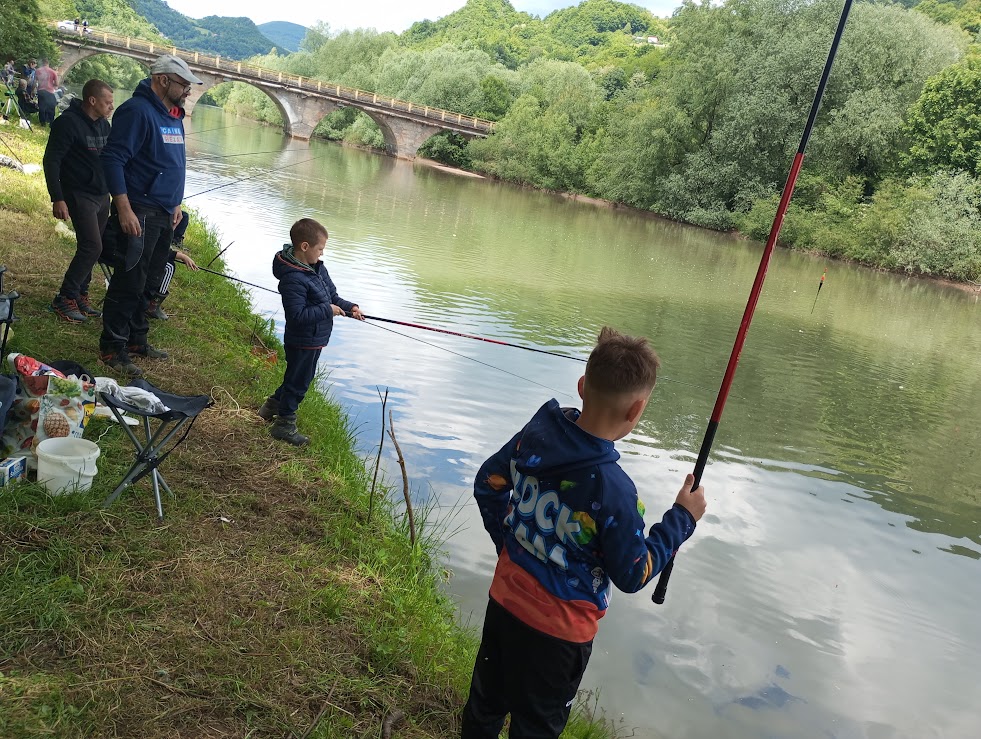 Goran Lakić pobjednik u takmičenju pecanja ribe na plovak udicom, mladi Slaviša Jolović majstor staze (FOTO)